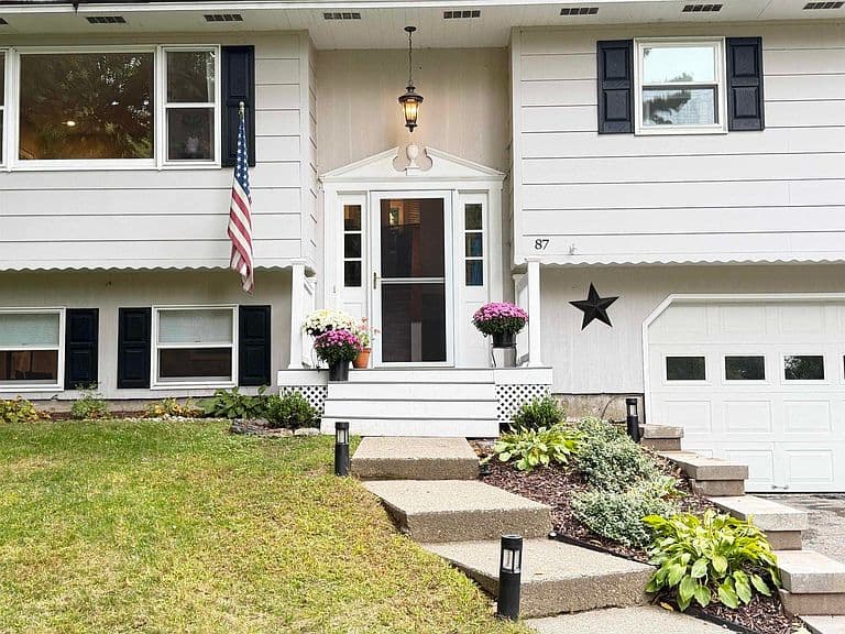 87 Colonial Drive photo 2