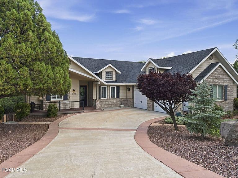 1605 Eagle Mountain Dr photo 2