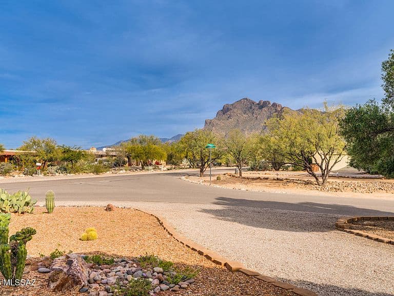 835 W Calle Dadivoso photo 5