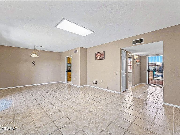 1085 W Camino Sagasta photo 5