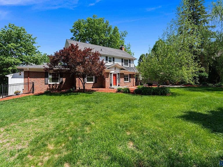2200 S Phillips Ave photo 5