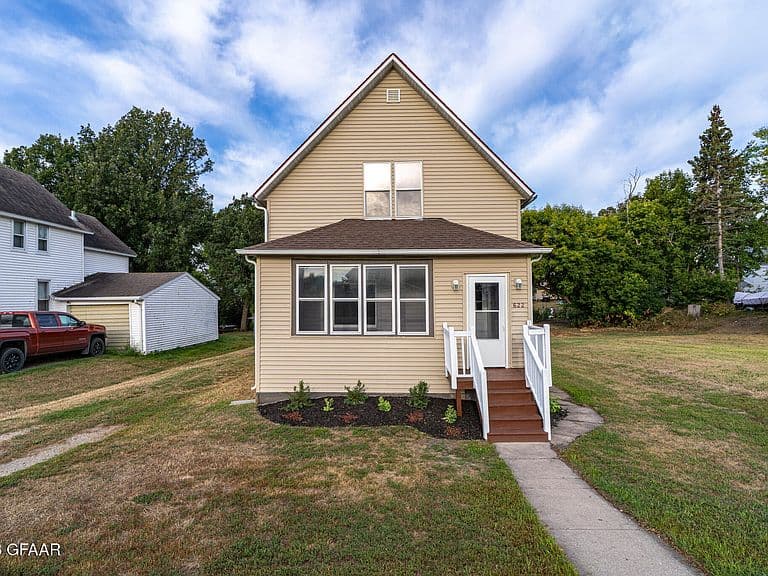 622 Holly Ave photo 1