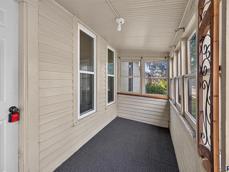 1902 S Spring Ave photo 2
