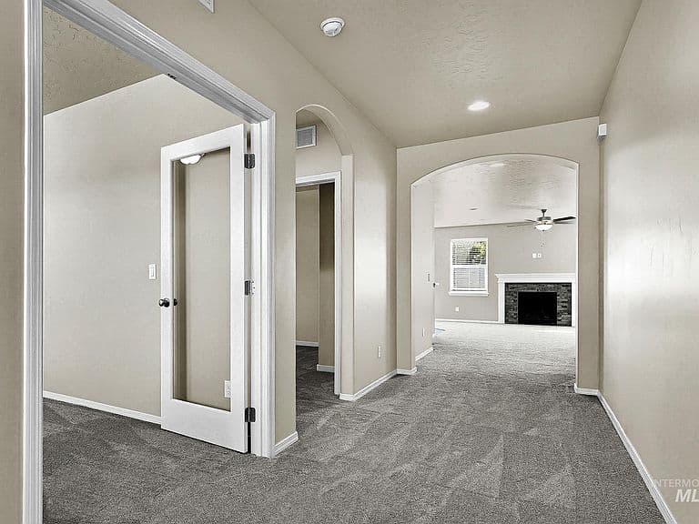 2517 W Skylar St photo 3