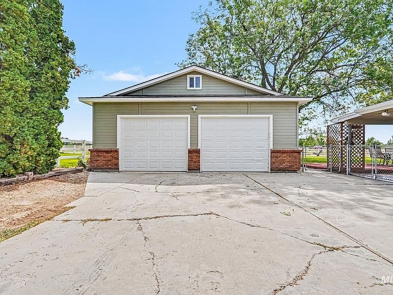 1703 Primrose Dr photo 3