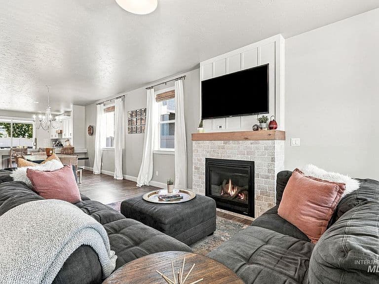 365 N Tullshire Ave photo 4
