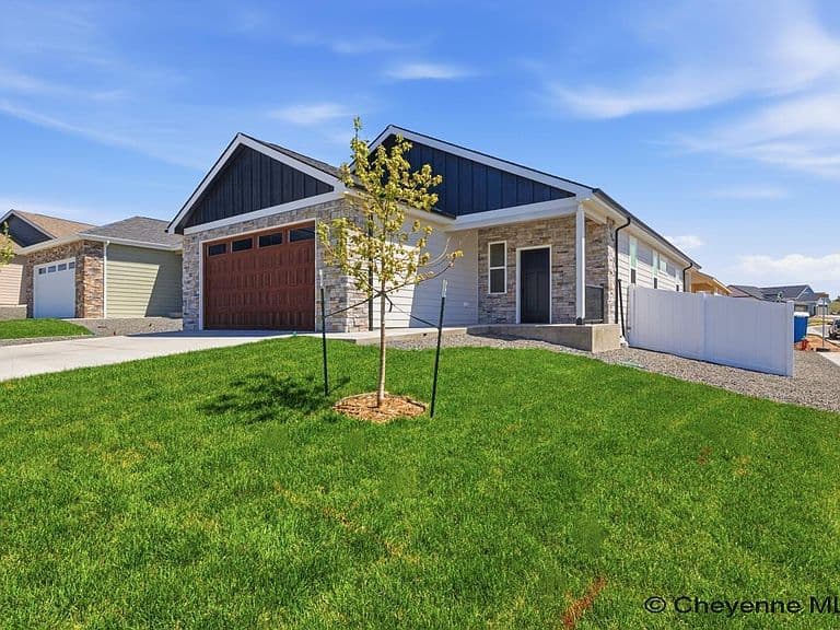 4051 Saddleback Ln photo 2