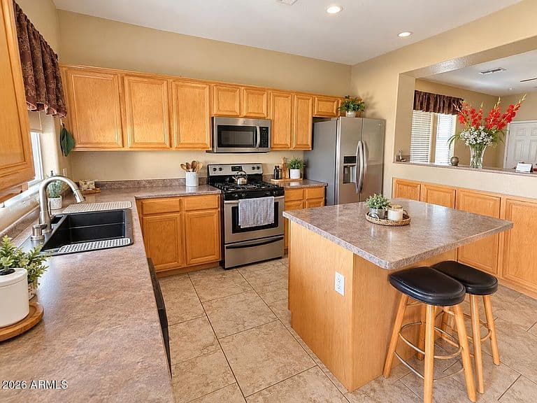 8118 W HARMONY Lane photo 5