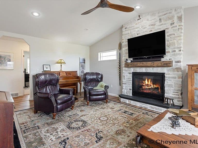 6769 Spencer Dr photo 5