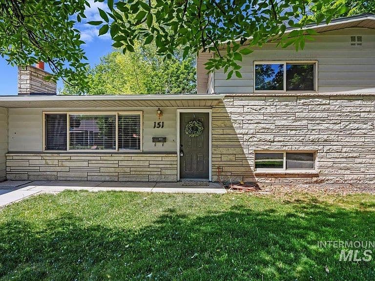 151 Fillmore St photo 3