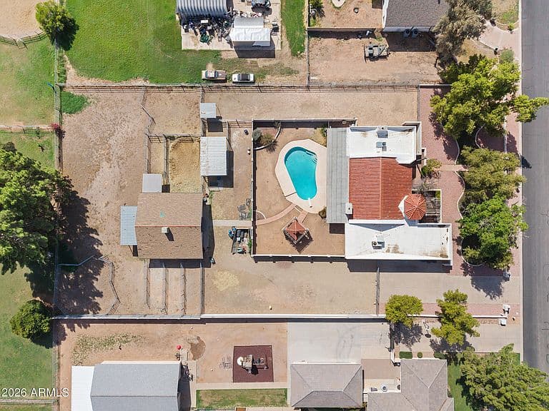 2625 E PAGE Avenue photo 3