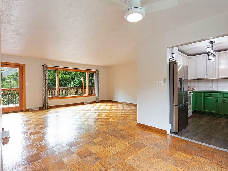 2412 Skyline Dr photo 4