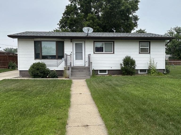 403 Linden Ave photo 1