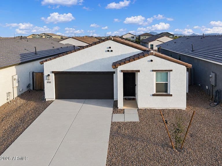 47863 W KENNER Drive photo 1