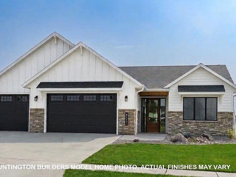 4627 Silbernagel Dr photo 1