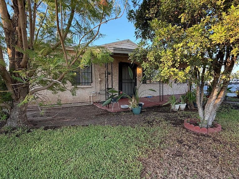 2902 W PIERCE Street photo 2