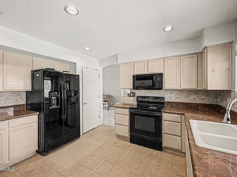 10405 W PRIMROSE Drive photo 3