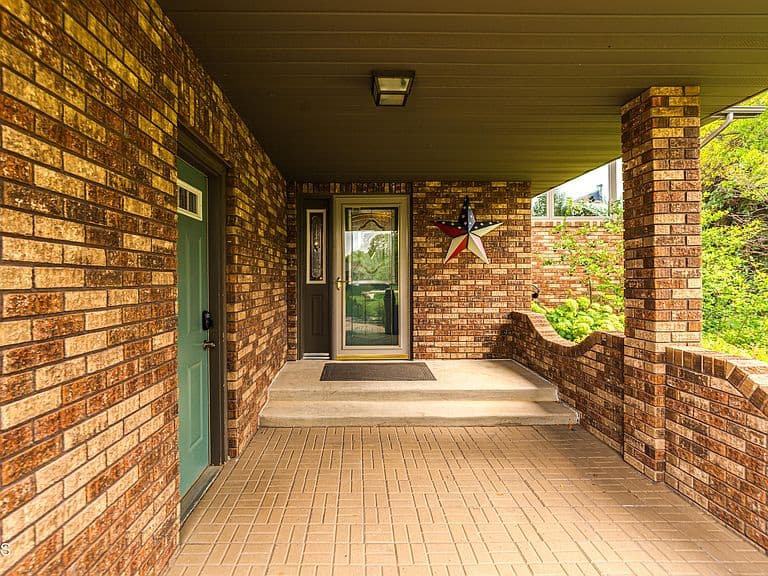 9405 Oak Dr photo 3