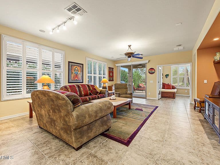 241 W SUMMIT Circle photo 4
