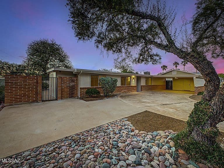 333 N Alandale Ave photo 4