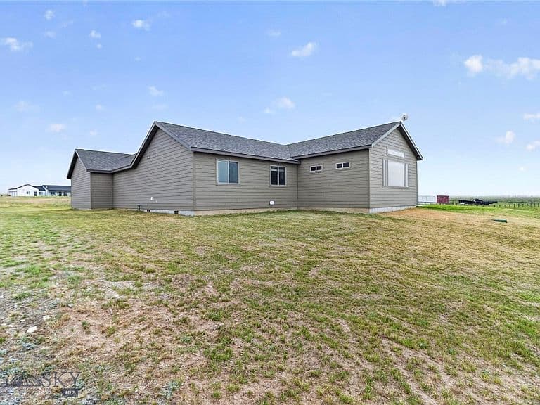 12 Grace Dr photo 5