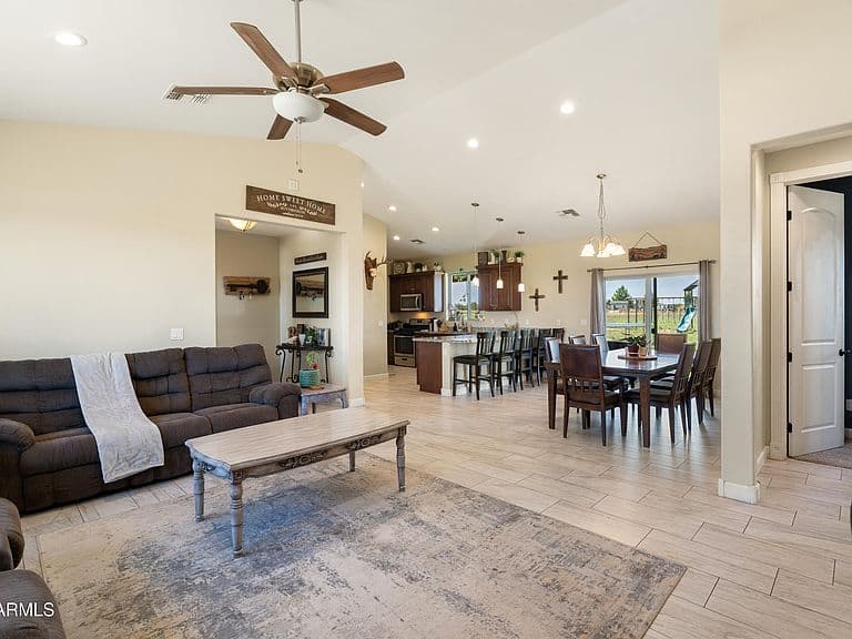 7315 E GUMTREE Lane photo 5