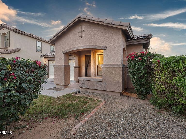 7612 S 64th Ln photo 3