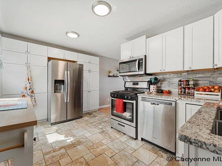 255 Church Ave photo 4