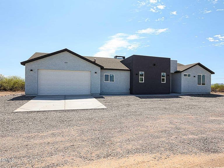 8335 S 351ST Drive photo 4