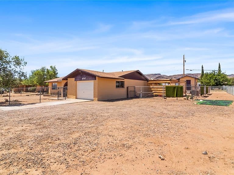 4797 N College Drive photo 3