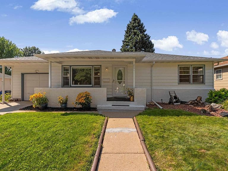 3933 Clover St photo 1