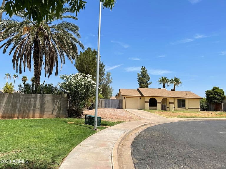 2834 E JUANITA Avenue photo 1