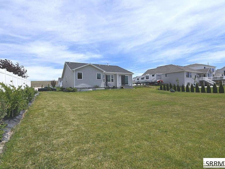 1324 Stone Dr photo 3