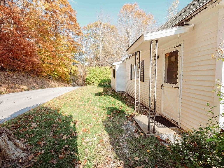 1646 Plains Road photo 2