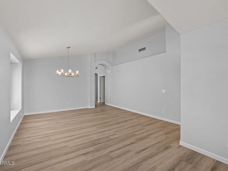8343 W AUDREY Lane photo 3