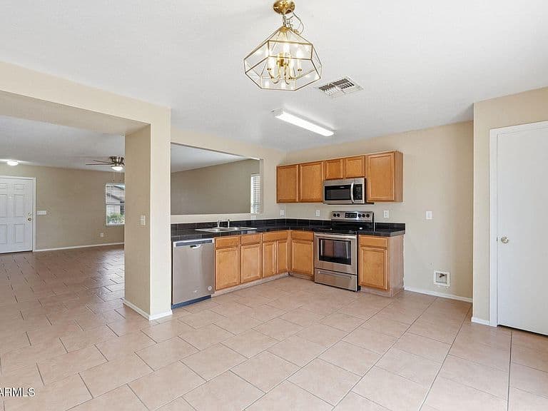 633 W KINGMAN Loop photo 5