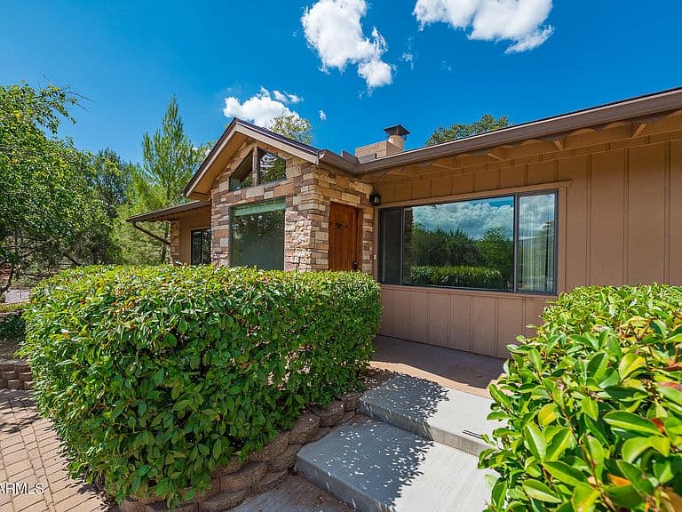 55 THUNDERBIRD Drive photo 5
