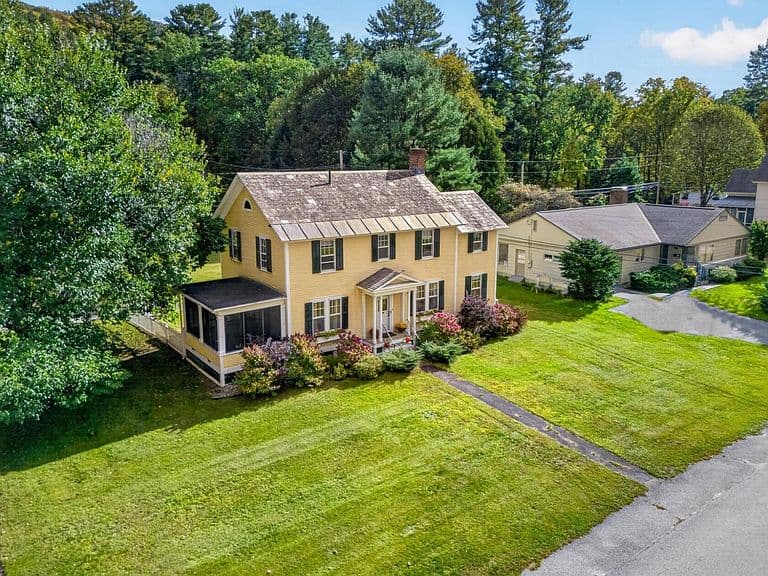 63 Warner Avenue photo 2
