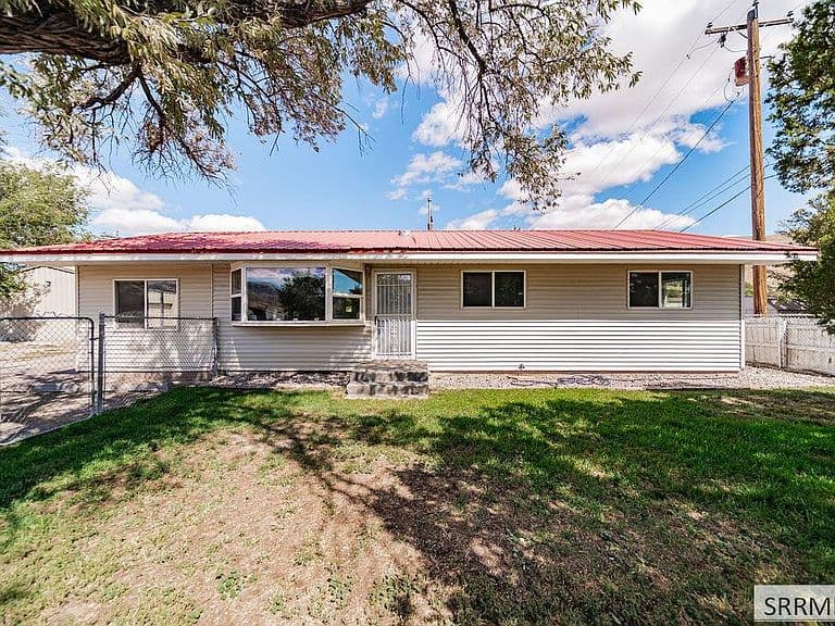 3954 N Gateway Dr photo 1