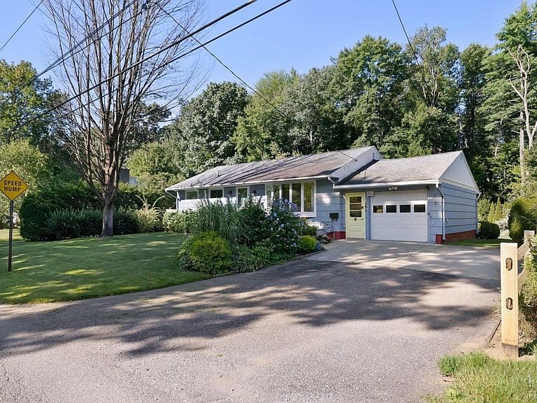 25 Mills Avenue photo 2