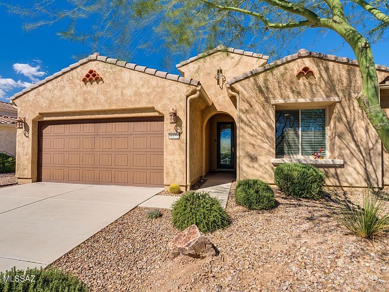 1377 E Basalt Dr photo 3