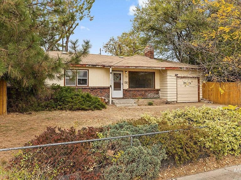 7609 W Cambridge Dr photo 2