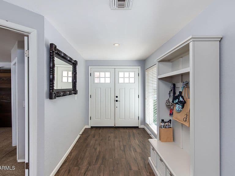 502 W SURREY Avenue photo 4