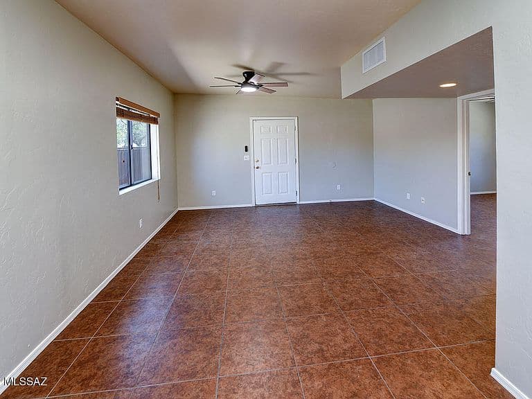 1013 E Halcyon Rd photo 4