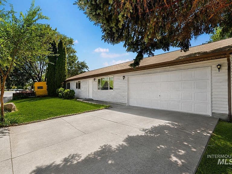 152 Cordova Ave photo 4