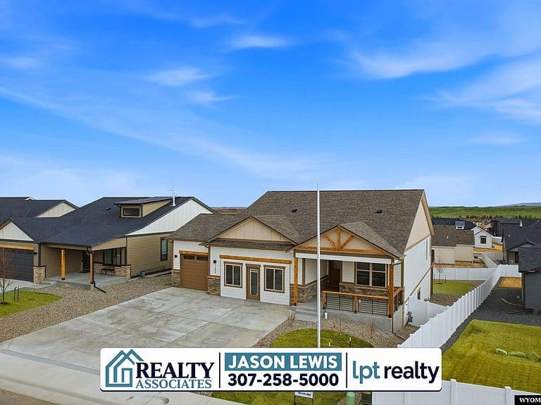 2785 Berkshire Way photo 2