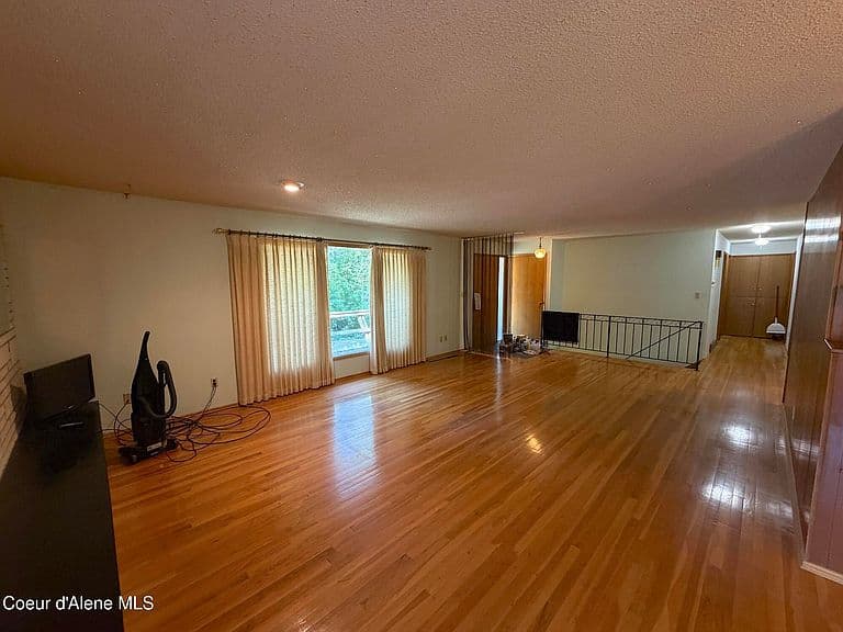 202 Fairview Ave photo 4