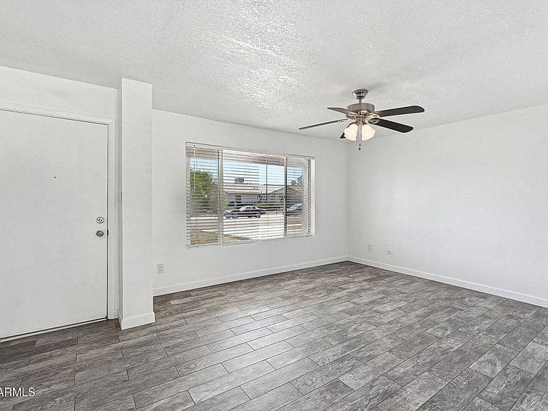 1348 W ROSEMONTE Drive photo 4