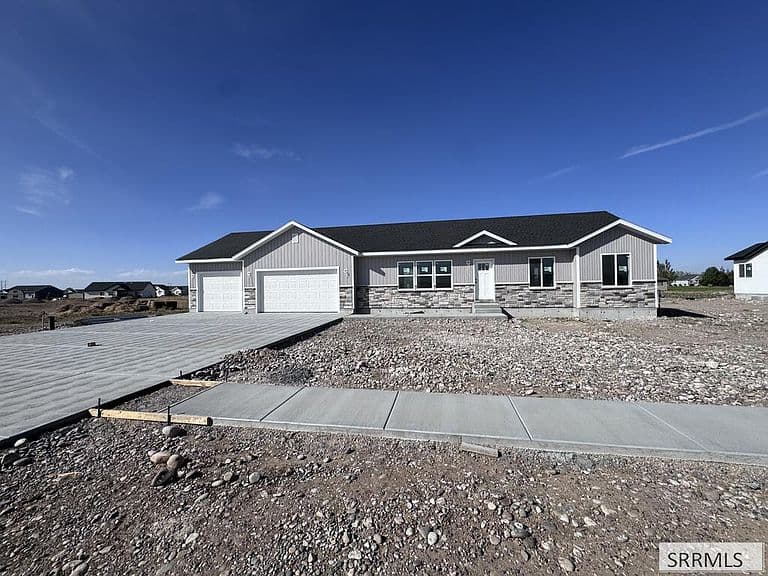 4049 E 146 N photo 3