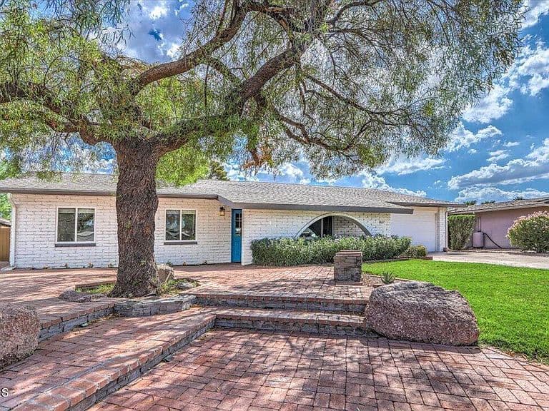 8637 E CAMELBACK Road photo 3